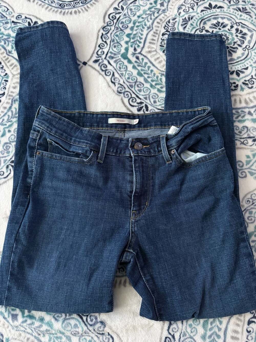 Levi's 711 Skinny Jeans Size 29 Dark Wash Ripped Knee